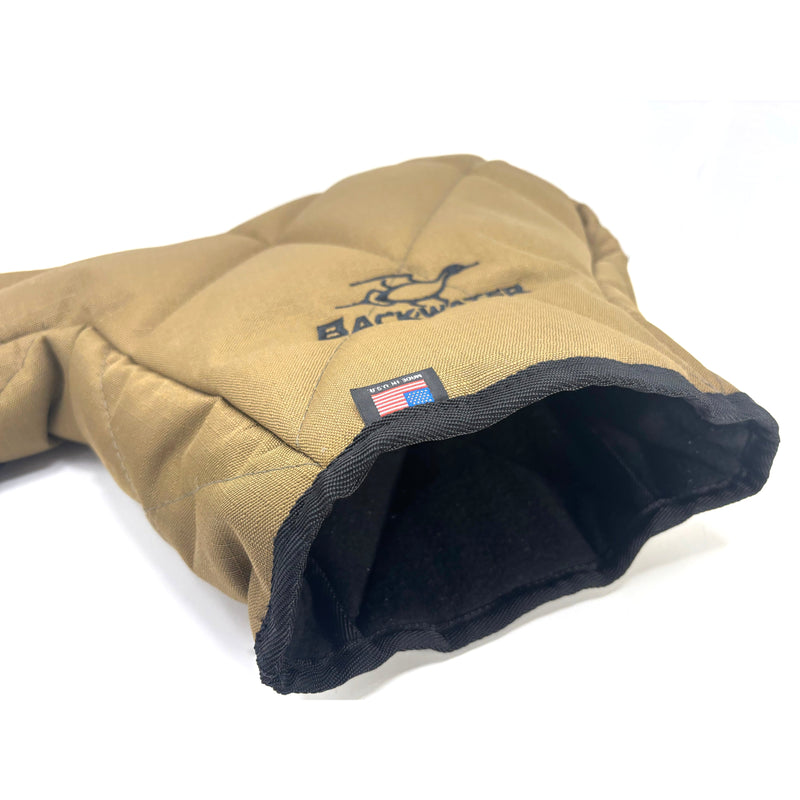 The insulated lining inside the mitt
